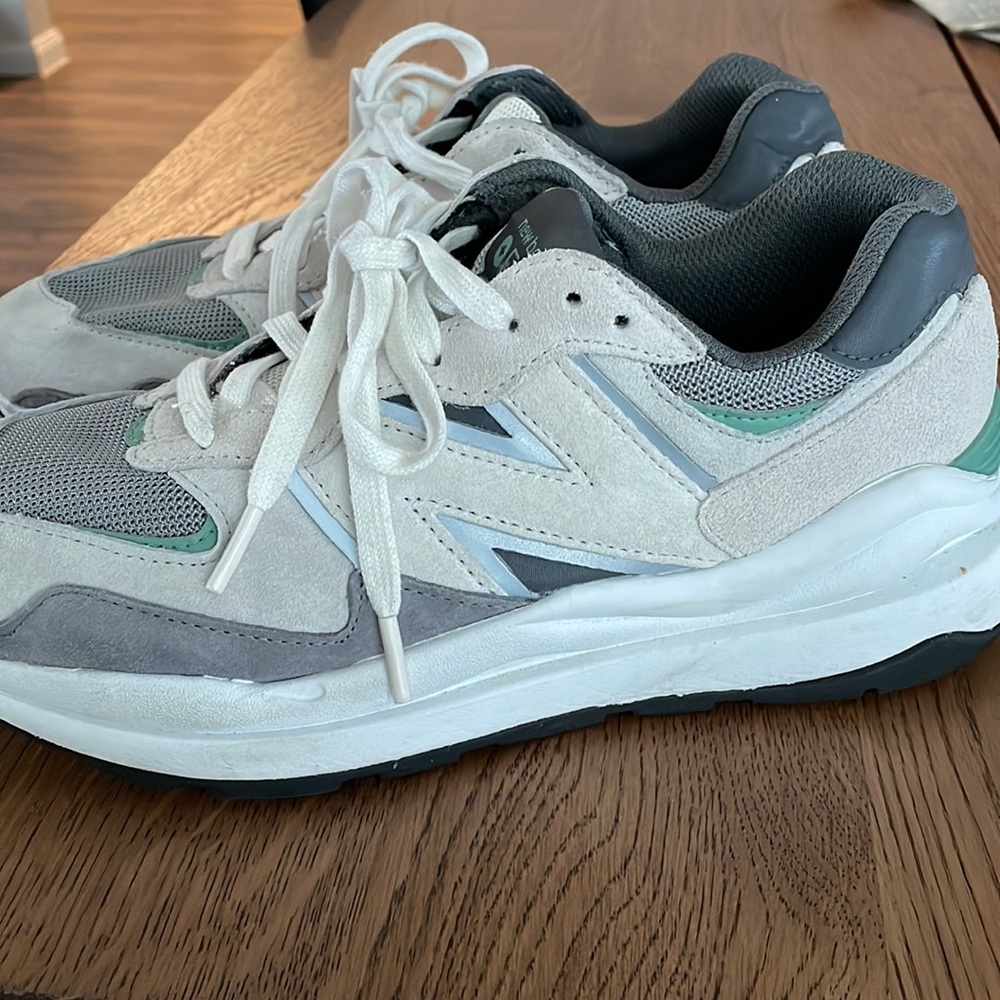New balance 5740 / Figs unisex sneaker size 8 men size 9 women